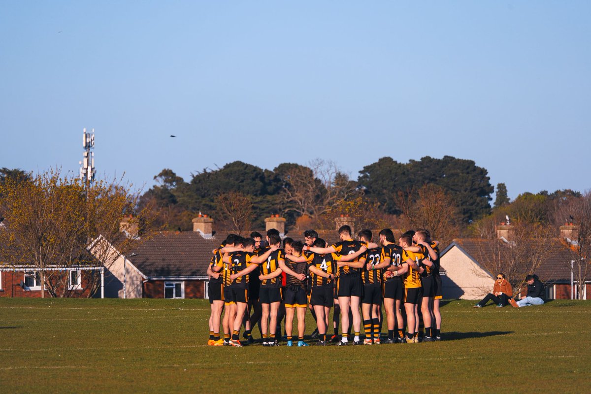 Best of luck to our Adult Men ‘Junior 1’ Footballers as they take on St. Finians Swords on Sunday in their Championship Quarter-Final 🏐 

Throw-in is 11am on Sunday morning away in Ridgewood Park!

All support welcome for captain Richie and the lads 🙌 

#GersAbú💛🖤