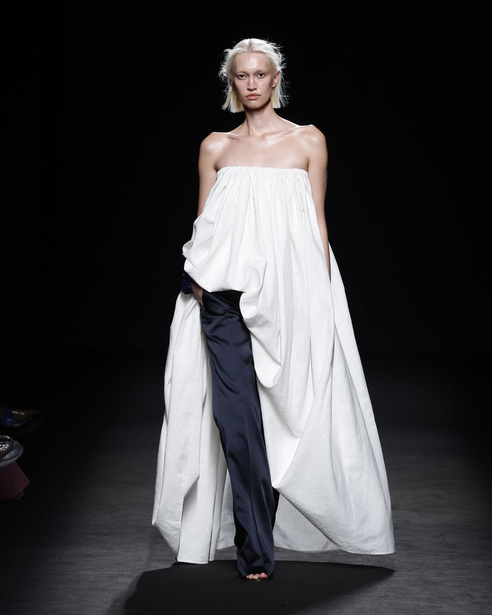 ✨ <a href="/barolucasbl/">Baro Lucas</a> presents ‘Tempus Fugit’, his second proposal at #MBFWMadrid for Spring-Summer 2026.

A collection that evokes the memory of perfect, carefree summers, transformed into an ode to aesthetic freedom and the beauty of simplicity.