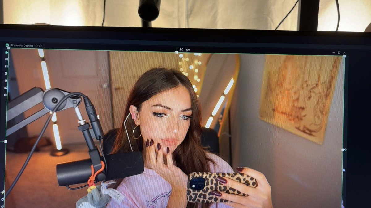 live right now . 💋