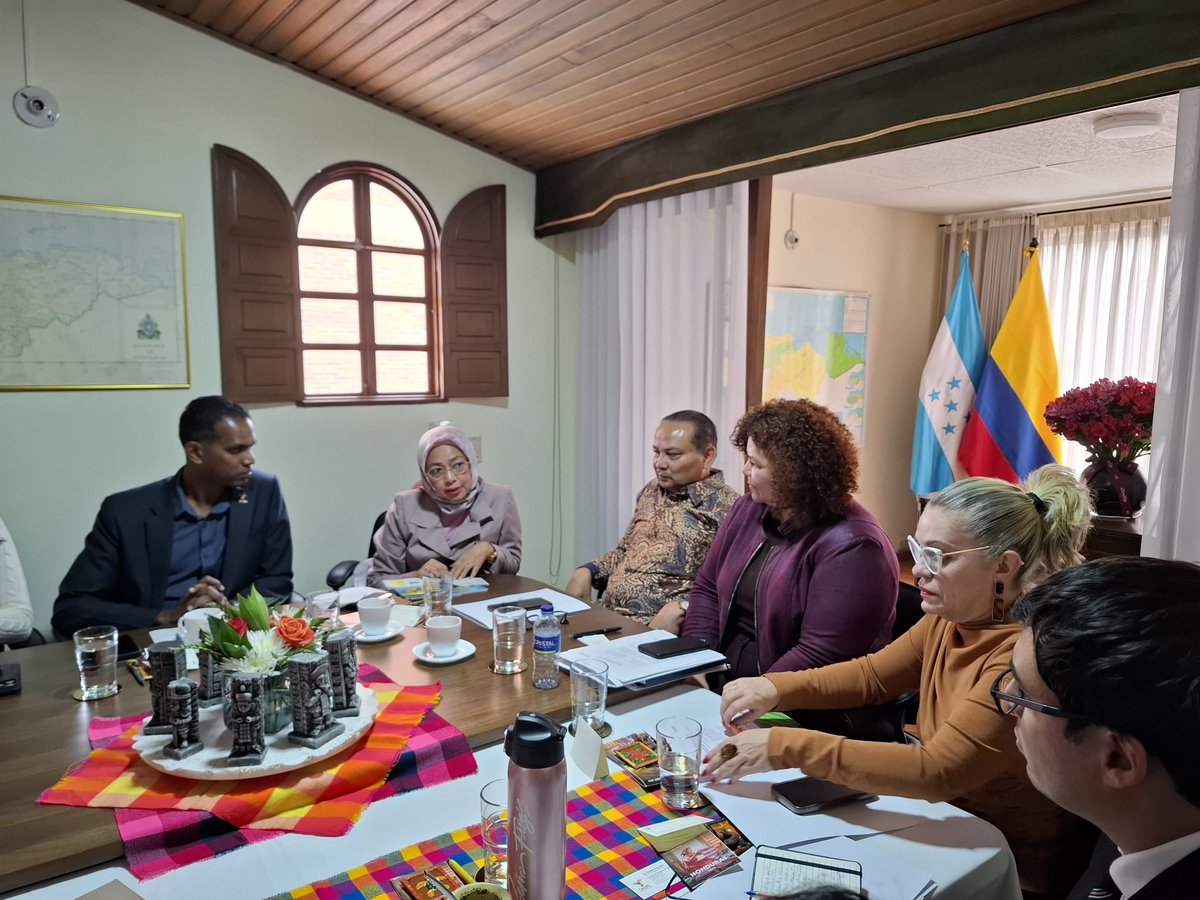 Embajada de la República de Honduras en Colombia tweet media