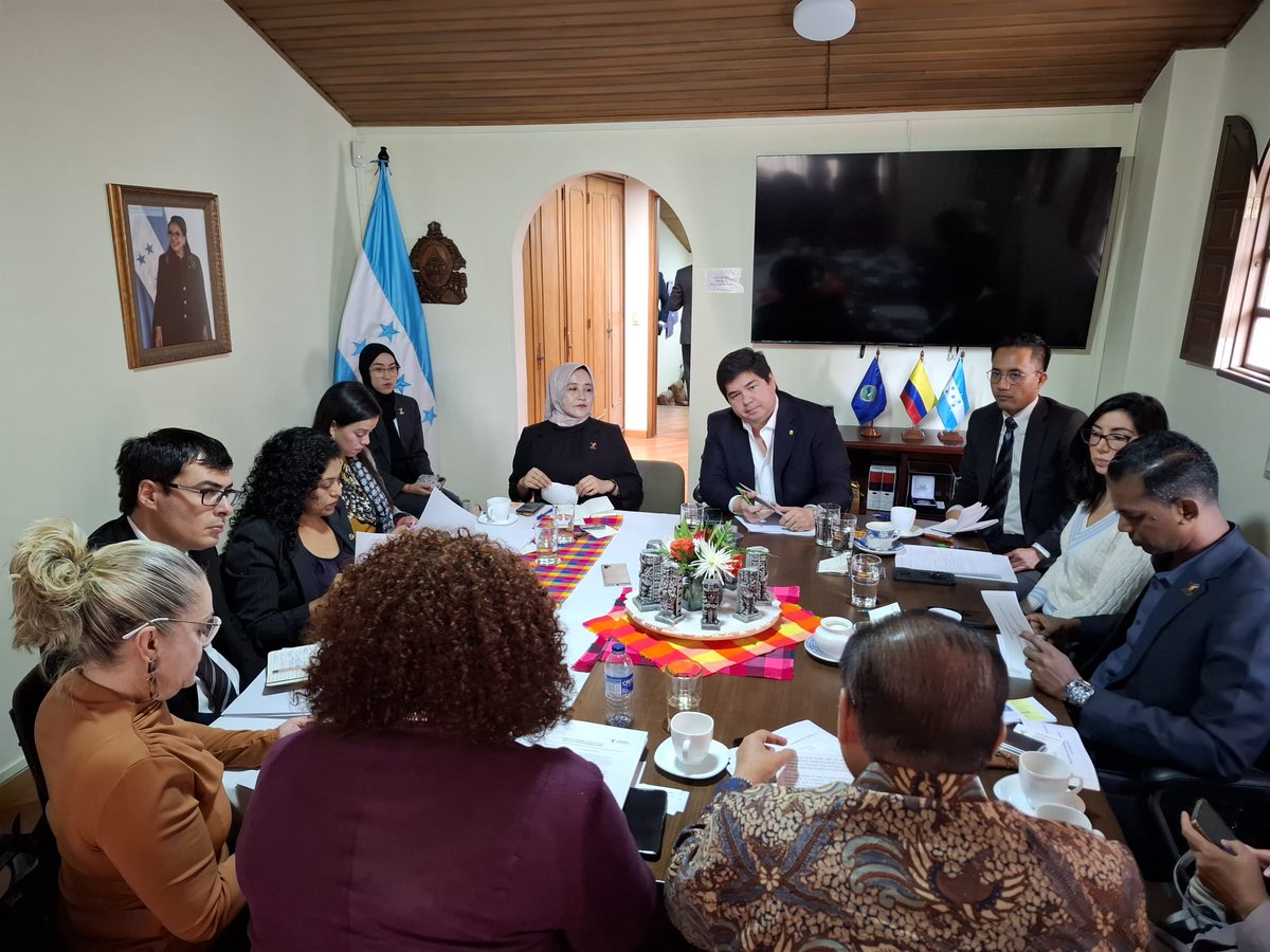 Embajada de la República de Honduras en Colombia tweet media