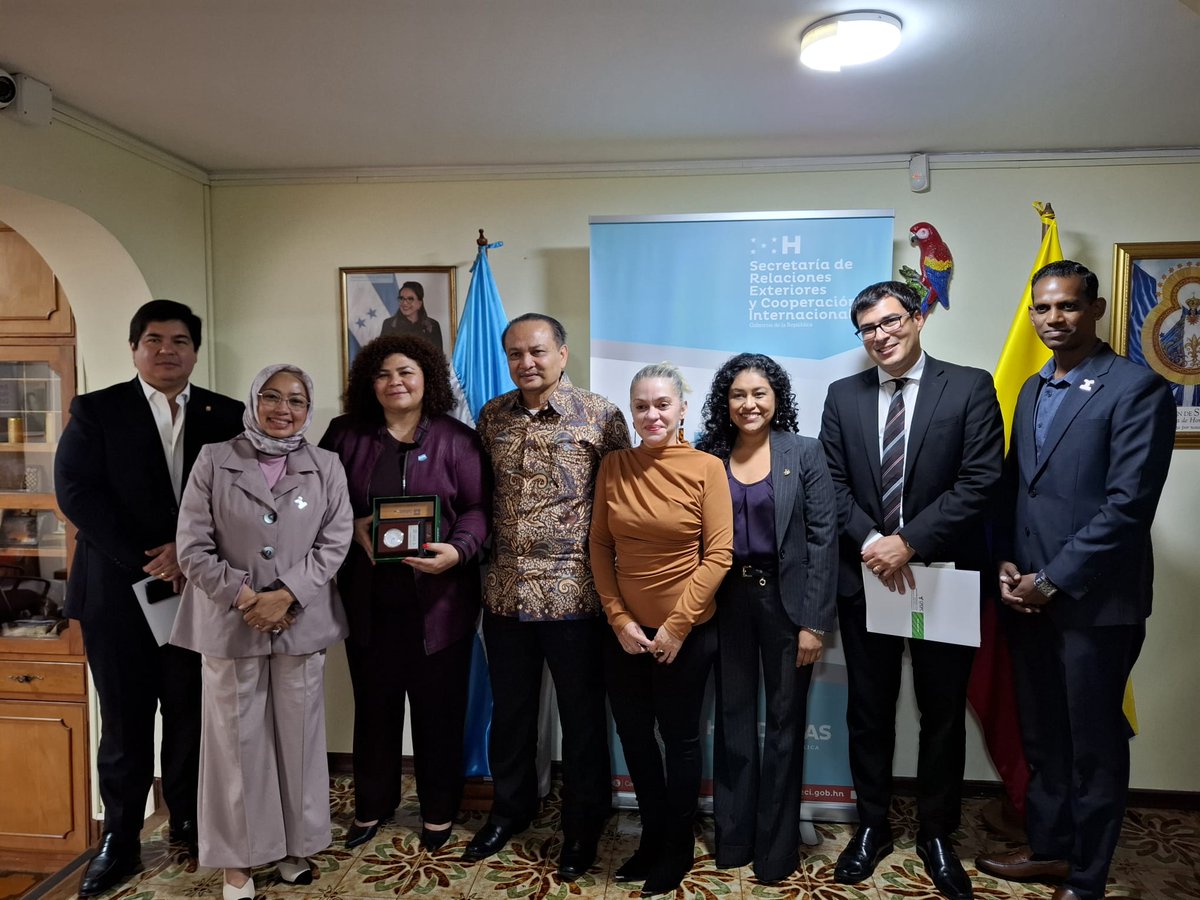 Embajada de la República de Honduras en Colombia tweet media