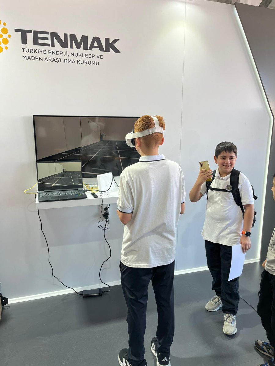 Geleceğin enerjisi gençlerde! 🚀

TKİ olarak, <a href="/TCEnerji/">T.C. Enerji ve Tabii Kaynaklar Bakanlığı</a> bağlı 12 kurumla birlikte #teknofest ’te gençlerle buluştuk.

Çocuklar VR ile yeraltına indi, domuzdamı atölyesinde güvenliği keşfetti.

Geleceğin mimarı gençlerimizin yanında olmaya devam edeceğiz.

#TKİ