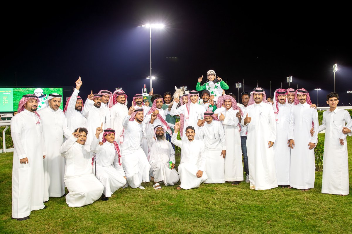 نتيجة الشوط الـ 10 الحفل ( 17 ) 
كأس الملك فيصل الفئة "الثالثة دوليًا” 🏆✨

◻️الفائز : وثاب المشاهير 
◻️المالك : حسين علي حسين العذيقي
◻️المدرب : عايش الهذلي
◻️الخيال : عبدالله الصاعدي
◻️المسافة : 1600م

#نادي_سباقات_الخيل🐎
#موسم_سباقات_الطائف