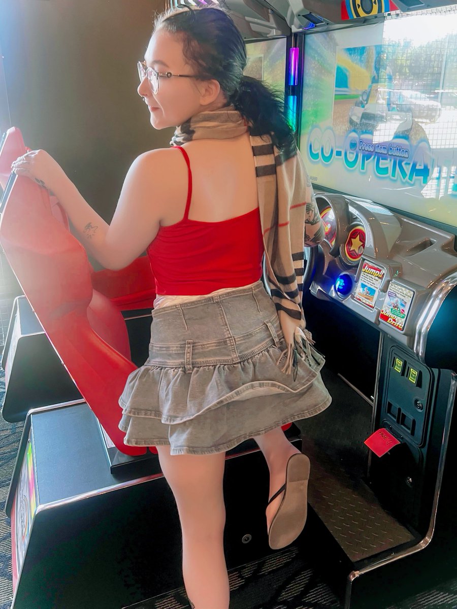 Diapered arcade day with my baby :3