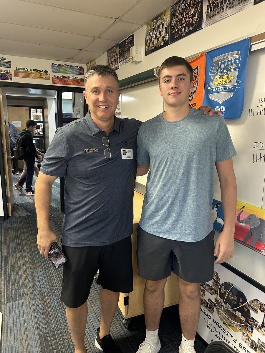 Thank you Rex Walters, head coach of Regis University in Denver, for coming in and talking hoops and visiting with 2026 Brennan Elling! #OxfordHoops
