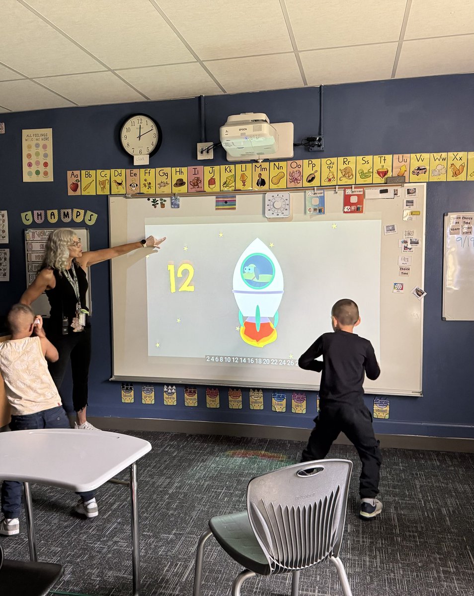 mainstreetsvvsd's tweet image. 🧮✨ Math comes alive at Main Street! Students are laughing, learning, and loving the challenge of solving problems together. #MainStreetPride #MathMagic #StvrainAdvantage
