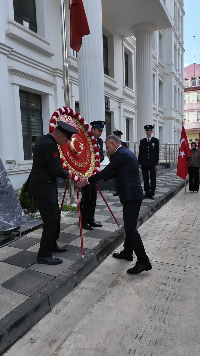 Cumhuriyetimizin kurucusu Gazi Mustafa Kemal Atatürk’e “Gazilik” unvanının verilişinin yıl dönümü vesilesiyle, tüm gazilerimizi minnet ve şükranla anıyoruz.🇹🇷