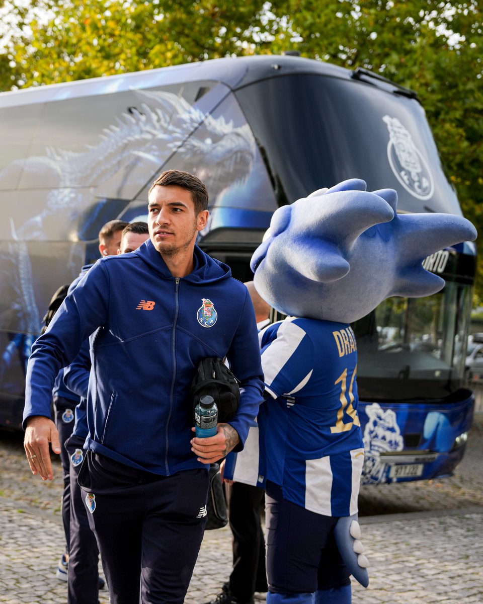 FCPorto's tweet image. A chegada dos nossos Dragões 🐉

#RAFC #SeguimosJuntos