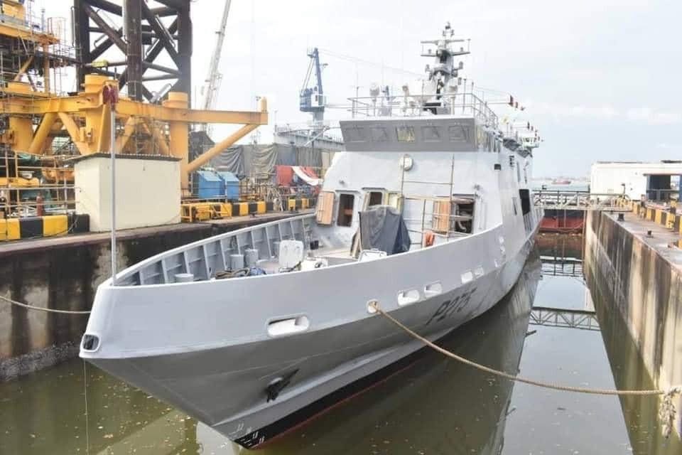 abdullahayofel's tweet photo. A Made-In-Nigeria 🇳🇬 Vessel, NNS Oji locally built at the Naval Dockyard Limited, Lagos solely by Navy engineers 🙌🏾🇳🇬👍 https://t.co/bZHWjmJFMG