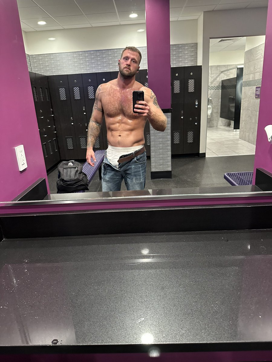 DaddyWrangler69's tweet photo. Are you ready to get sweaty with me? #gympics #briefs #abs https://t.co/OKmdKx0FXH