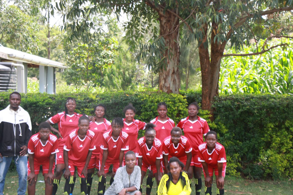 MakeAGirlSmile2's tweet photo. Building confidence,skills and dreams together with the support of @hope2shine we rise to empower young women . Empower!Inspire. https://t.co/ym7i0Yuk3W