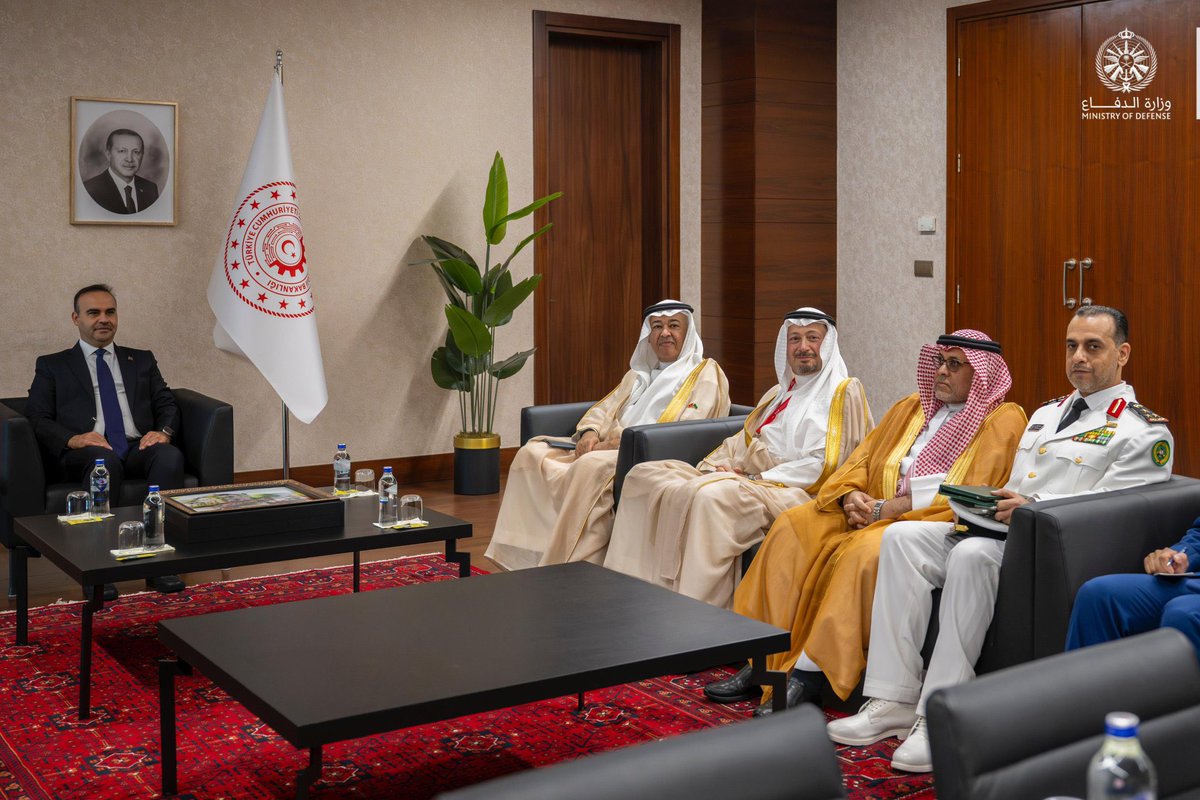 السعودية و تركيا عسكريا 🇸🇦🇹🇷

وصل معالي مساعد وزير الدفاع للشؤون التنفيذية الدكتور خالد البياري إلى إسطنبول اليوم 

- اجتمع مع رئيس هيئة الصناعات الدفاعية التركي 
-واجتمع مع وزير الصناعة والتكنولوجيا 

وذلك لبحث التعاون في مجال الصناعات الدفاعية وتوطين التقنية بين البلدين