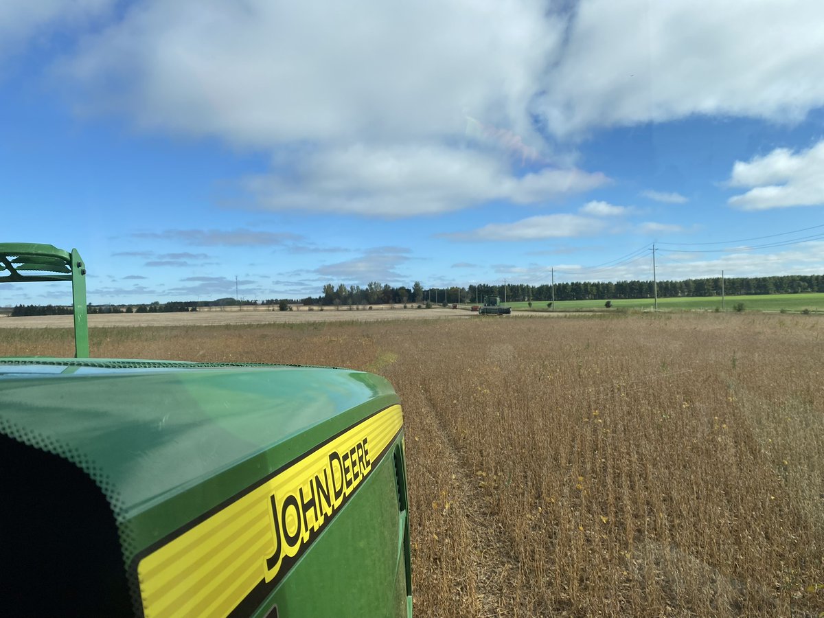 Central_ON_FS's tweet photo. It's a beautiful day from the office of our Drayton Professional Applicator, Robert Sauder. Preharvest treatments are going strong in Wellington County and beyond. #ontag #FSAgronomy #FSinthefield #preharvest 🫘🚜 https://t.co/92szcw5yfn