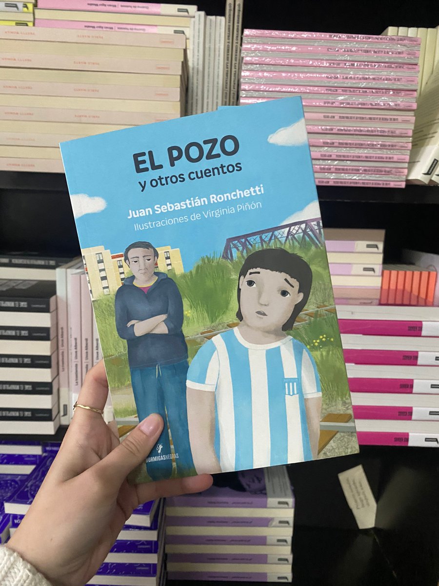 📚💙El pozo y otros cuentos | Juan Sebastián Ronchetti

En la Provincia de Buenos Aires, las aventuras de un grupo de pibes de Avellaneda conmueven a las y los jovencitos de 5° y de 6°, tanto en las escuelas de los barrios del conurbano como en las de localidades rurales.