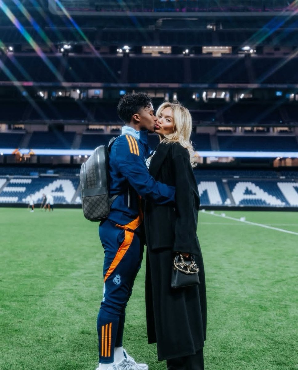 Men are in love; women are in business.