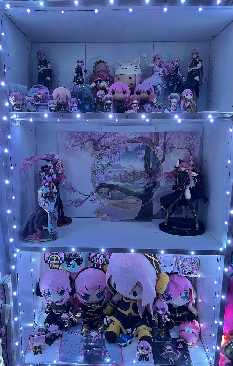 I have a perfectly healthy addiction to my waifu.