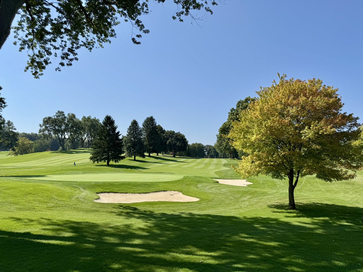 What a great stretch of September golf weather we’ve had the last couple weeks! Greens are healed up from aerification, leaves are starting to change and daytime temperatures are above 80 degrees.. Pretty solid #FallGolf conditions here <a href="/GullLakeCC/">GullLakeCountryClub</a> #GLCC #GullLakeCC