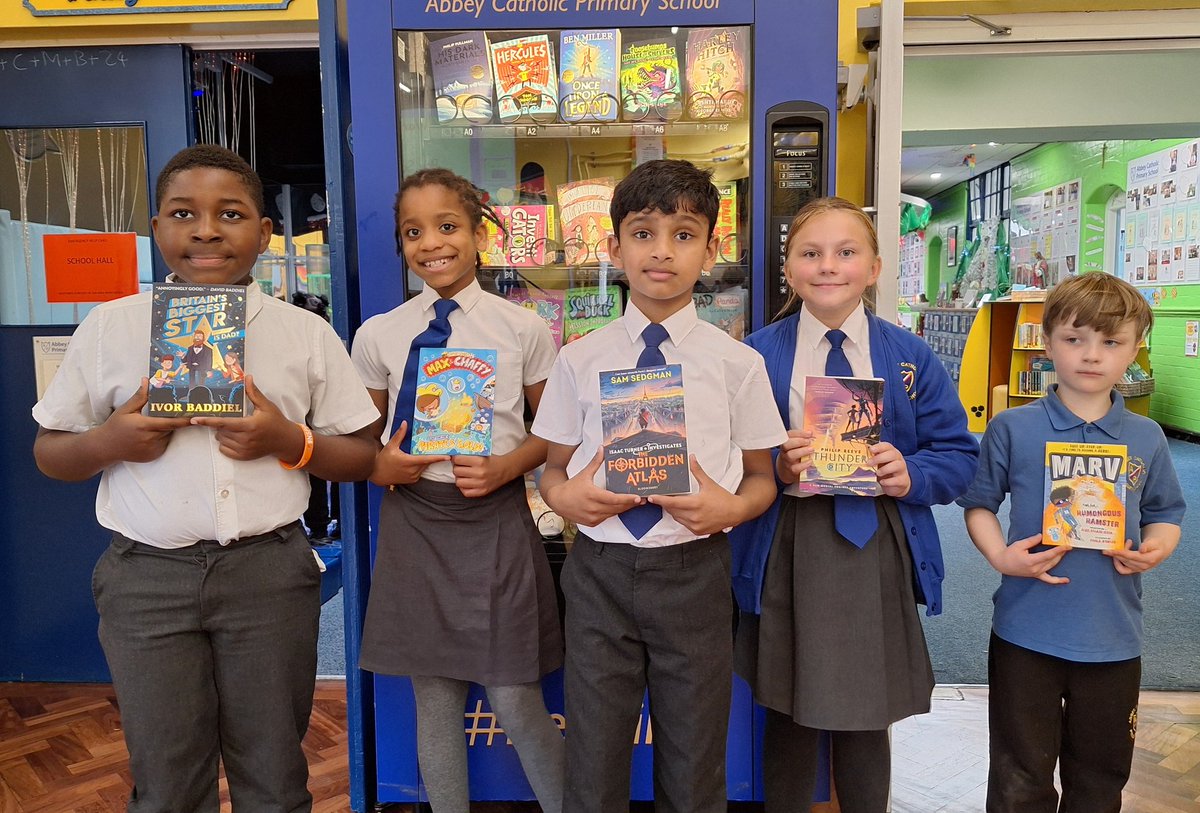 AbbeyPrimary's tweet image. Some excited children at the #vendingmachine this afternoon! Happy #reading! 📚👏 
#AbbeyValues