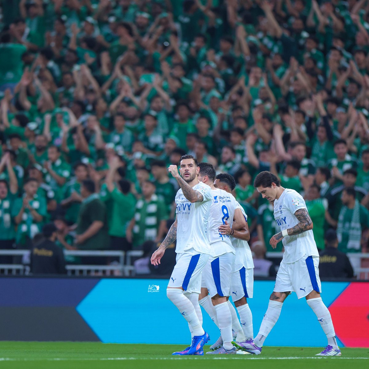 يارب يخلي ضحكاته وما يشوف الا الفرحة بحياتـه 🎶💙

<a href="/ali_aldhahri/">علي الظاهري 📸</a>