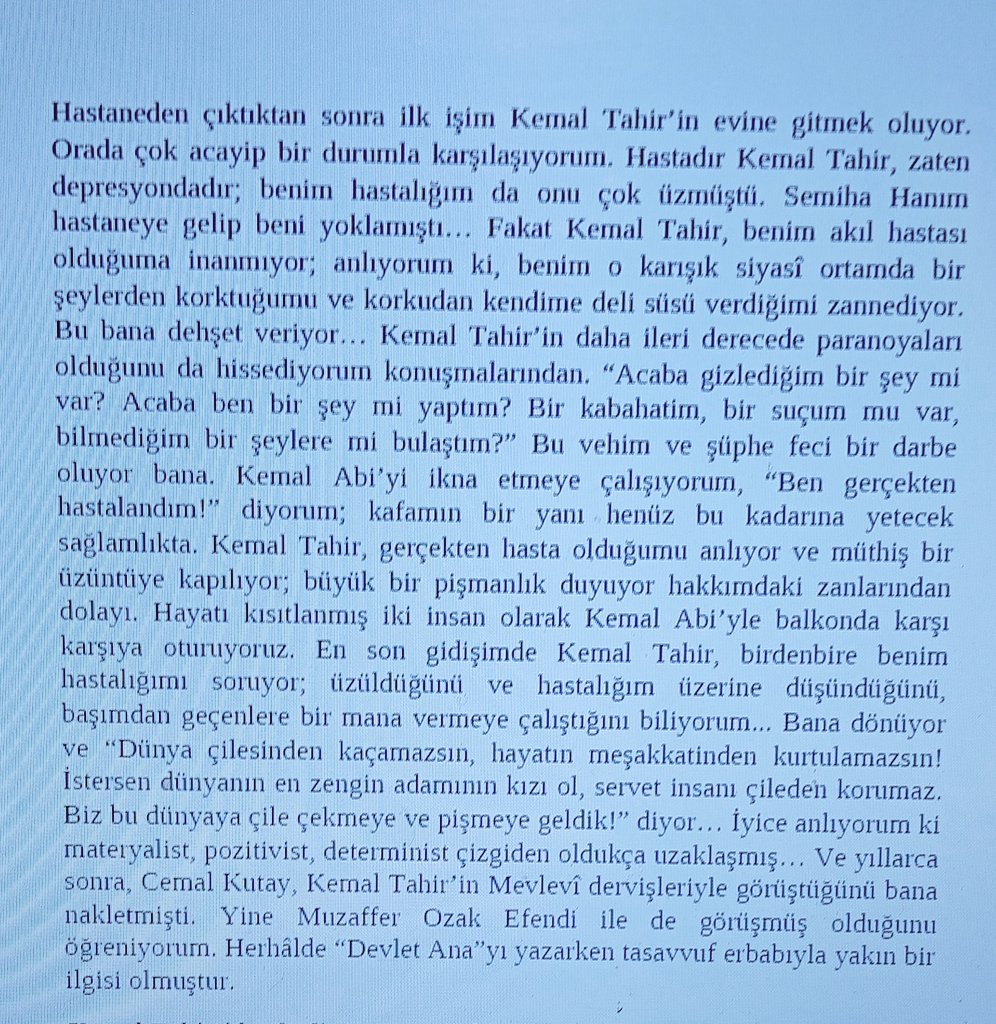 Ayşe Şasa'nın hatıratından. Bakın hastalığından sonra ziyaretine gittiği,kendisi de hasta olan #KemalTahir ona neler söylemiş!
Cemiyetin ve insanımızın yapısını söken Ziya Paşa'nın o şiiri aklıma geldi:
Asûde olam dersen eğer  gelme cihana
Meydana düşen kurtulamaz seng-i kazadan