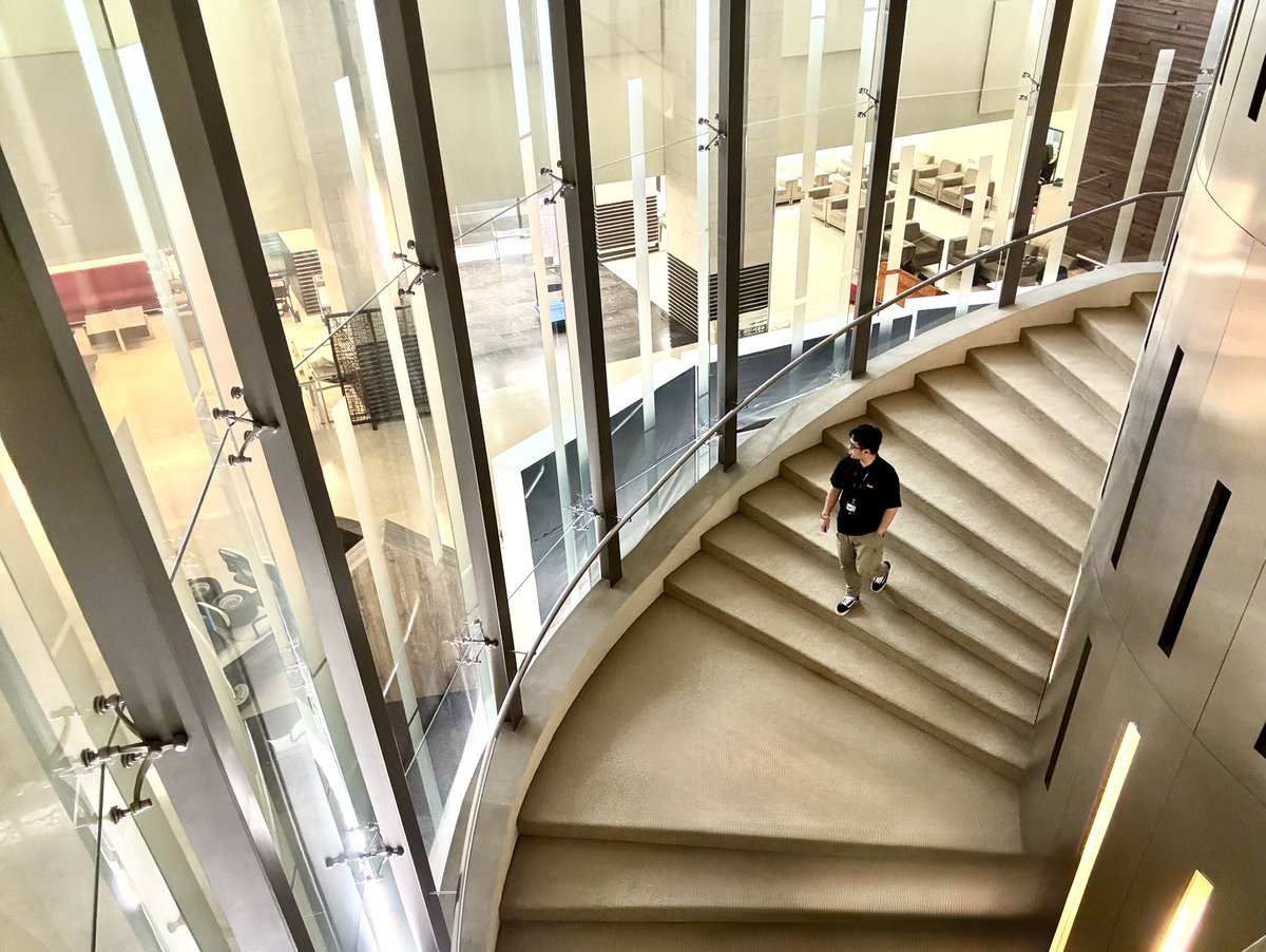 marcuscharles_k's tweet photo. Walking around, soaking in whatever that is left. Recording and taking shots of the place that i spend most of my working life in. https://t.co/whnMMYaKZz