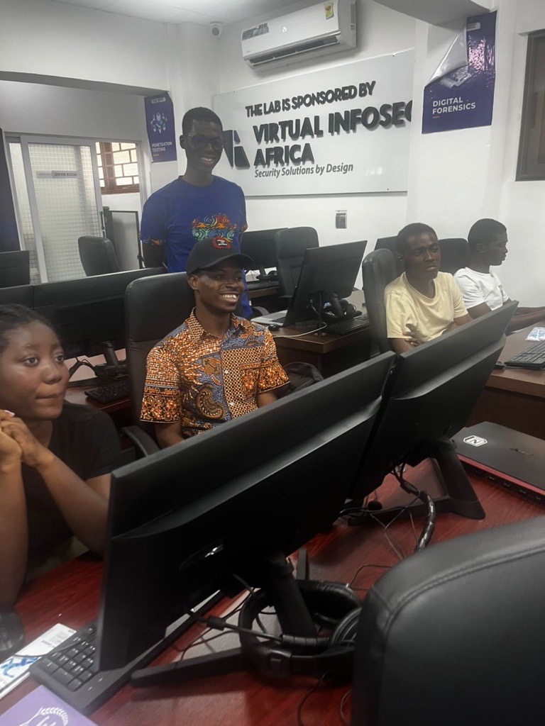 glblcd's tweet image. UG – Week 1 Wrap
✅ Week 1 of Global Code UG is done! Students kicked off with bold ideas, teamwork, and fresh perspectives. Strong start, and it only gets better from here! 🌍💡✨
#GlobalCode #UG
