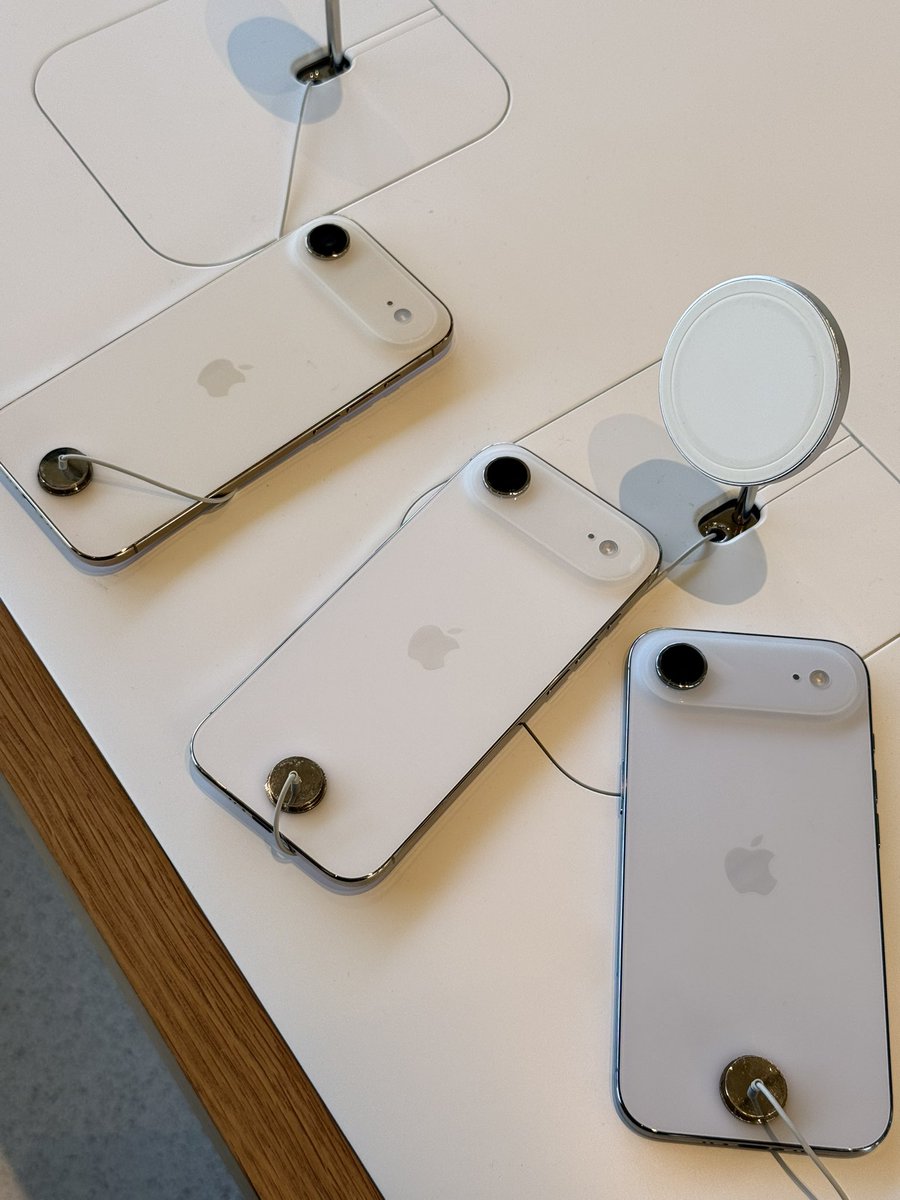 The “colors” for the iPhone Air are white, warm white, and cold white. These aren’t color choices. It’s white vs off white.