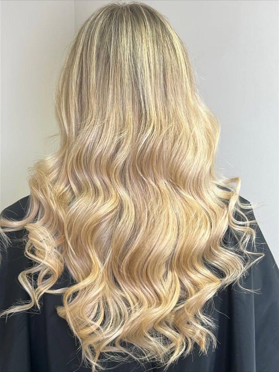 FlyingHorseWalk's tweet image. instagram.com/hausofhairbysa…
@starshooter.hair ✨ Love a good extension transformation! ✨
Creating that thicker, fuller look is everything — it not only enhances the hair but also boosts confidence. 💕
#hairextensionist #nanoextensions #hairgoals #hairstylist