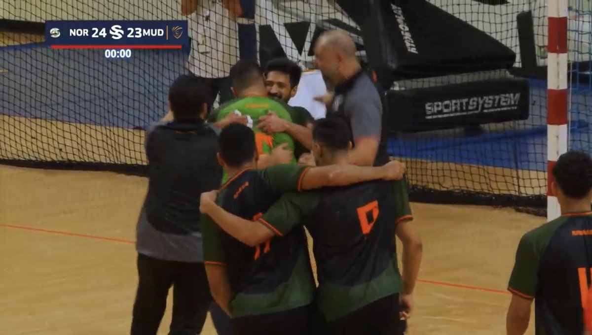 استنو لا تحتفلو يمكن الحكم يحسبها تعادل 😝 مبروك يا رجال🔥