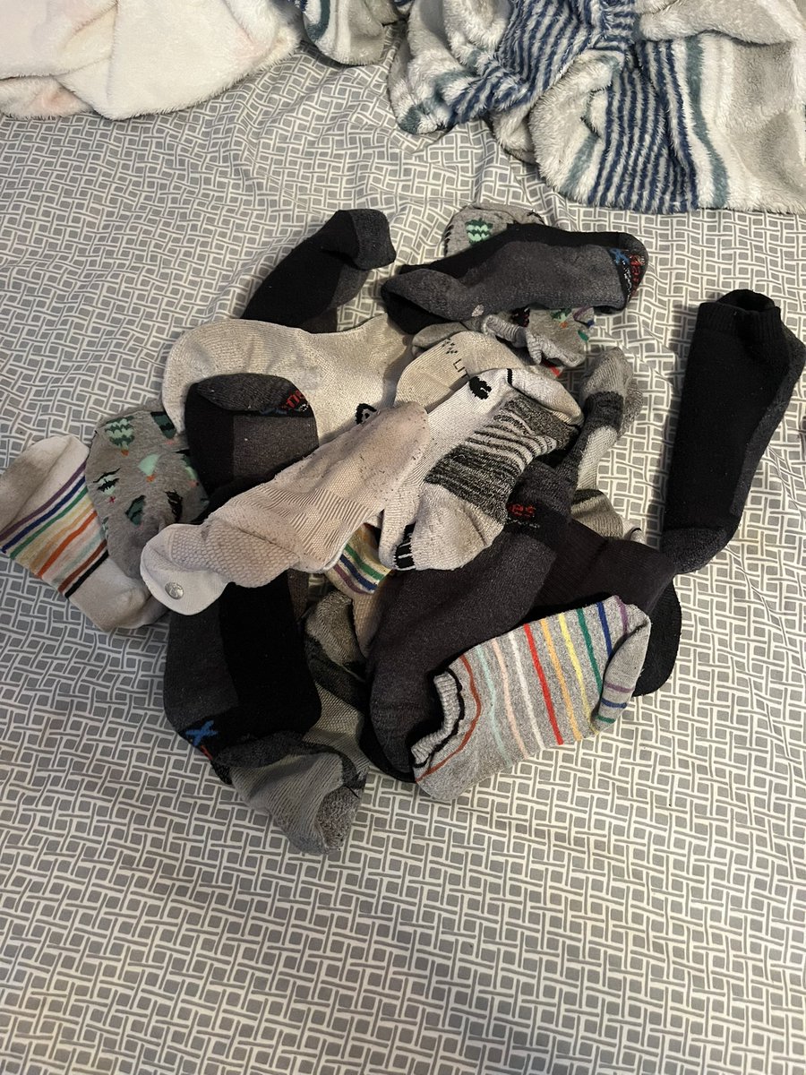 royalruinqueen's tweet image. Even a clean pile of socks turns foot freaks like you on. 
#socks #feet #humanatm #dispense