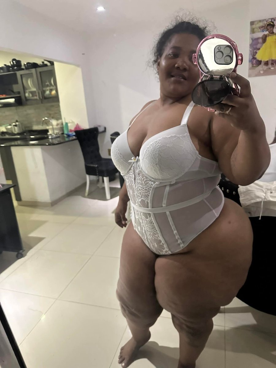 DaRealXxx's tweet photo. La tía Cory, from Colombia.🤤🔥
#BigAss https://t.co/EQKJcIaB9Q