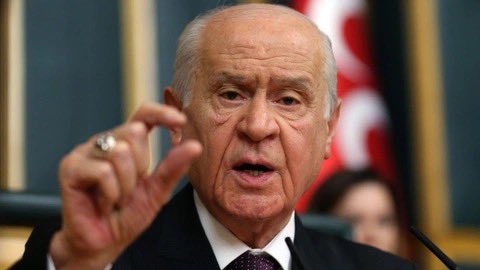 Papa’nın sünnet olup Kelime-i şehadet getirme olasılığı, bu herifin “milliyetçi” olabilme olasılığından kat ve kat çoktur.