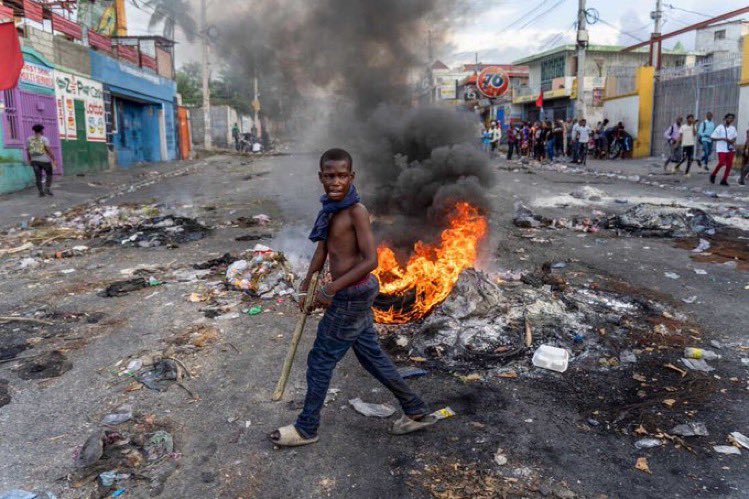 Porque la población de Haití es 95% de origen africano y el cociente intelectual promedio es 67.

Un CI por debajo de 70 se considera discapacidad intelectual.