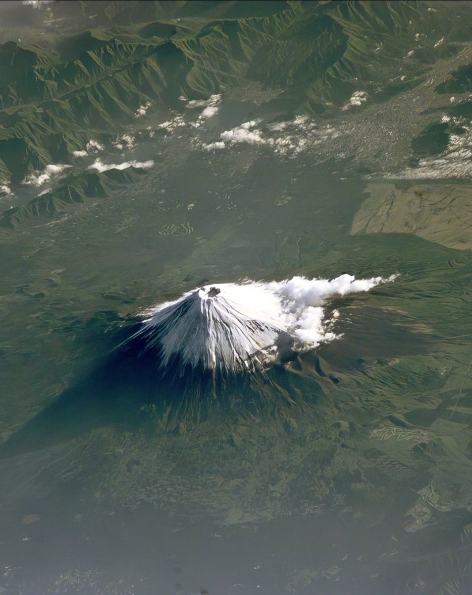 ShiningScience's tweet image. Mount Fuji as seen from Space