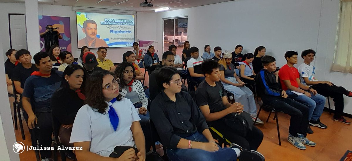 RDcomunicadores's tweet photo. Desde la Red de Jóvenes Comunicadores realizamos Conversatorio sobre la Gesta Histórica de Nuestro Héroe Rigoberto López Pérez con jóvenes comunicadores y estudiantes universitarios. ❤️🖤
#SomosRed #Nicaragua #NotiRed https://t.co/ahGc1BgYyX