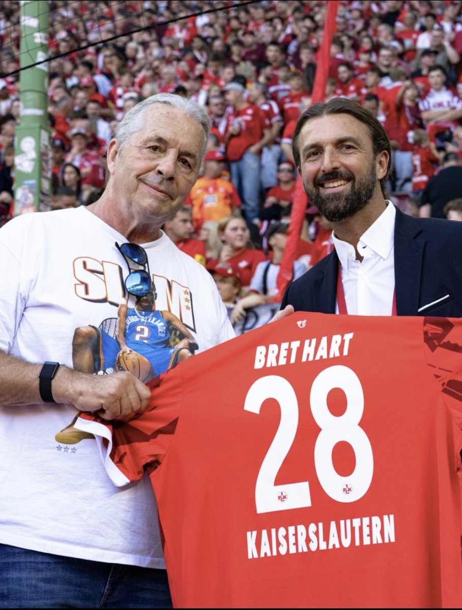 Der Hitman wurde von Lautre verpflichtet als Innenverteidiger. Einfach weg Sharpshootern 😂

Wie wäre es mit Brock Lesnar für den Sturm ?
 Kann Haaland einpacken 😂

#Betze