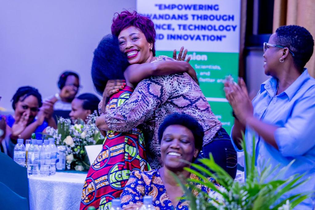 AnnonciataB's tweet photo. Congratulations @PioMbarushimana the #overallwinner2025 at the #4thEd @OfabRwandan #MediaAwards the #overallwinner2024 was #ME. @MediaHa2 @uwumukiza11 @aatfafrica, #TechnologyInAgriculture #Biotechnology.
#ScienceReporting https://t.co/R2Tu09Muzz