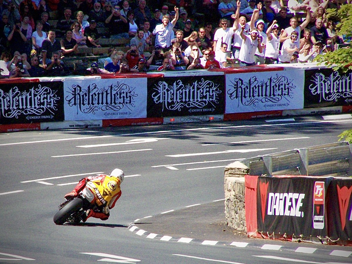 CocksyIOM's tweet image. The Guy Martin fan club cheering their man on, TT08 #sideburns