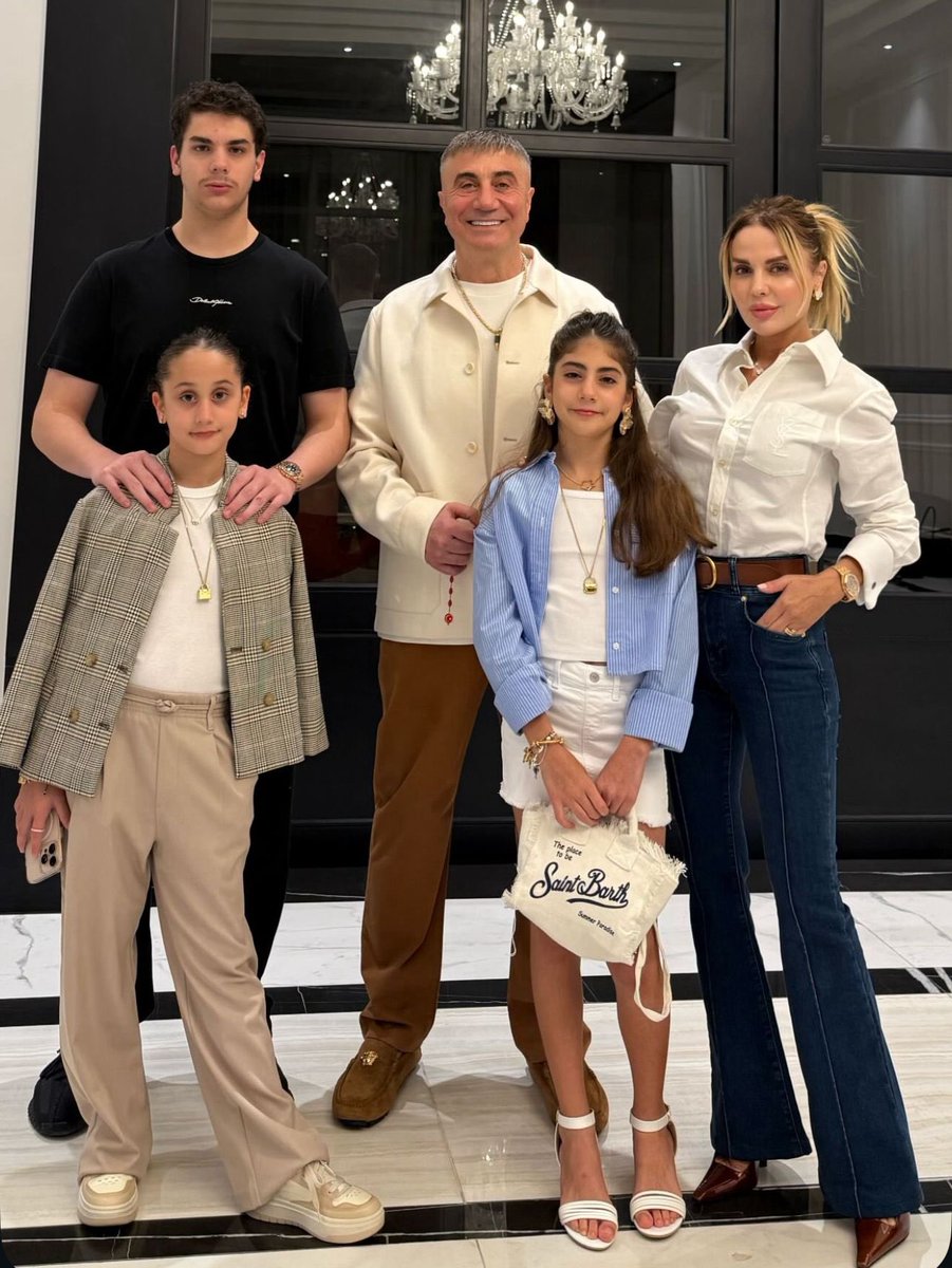 Salute mia familia <a href="/sedatpeker/">Sedat Peker</a> #sedatpeker #reissedatpeker