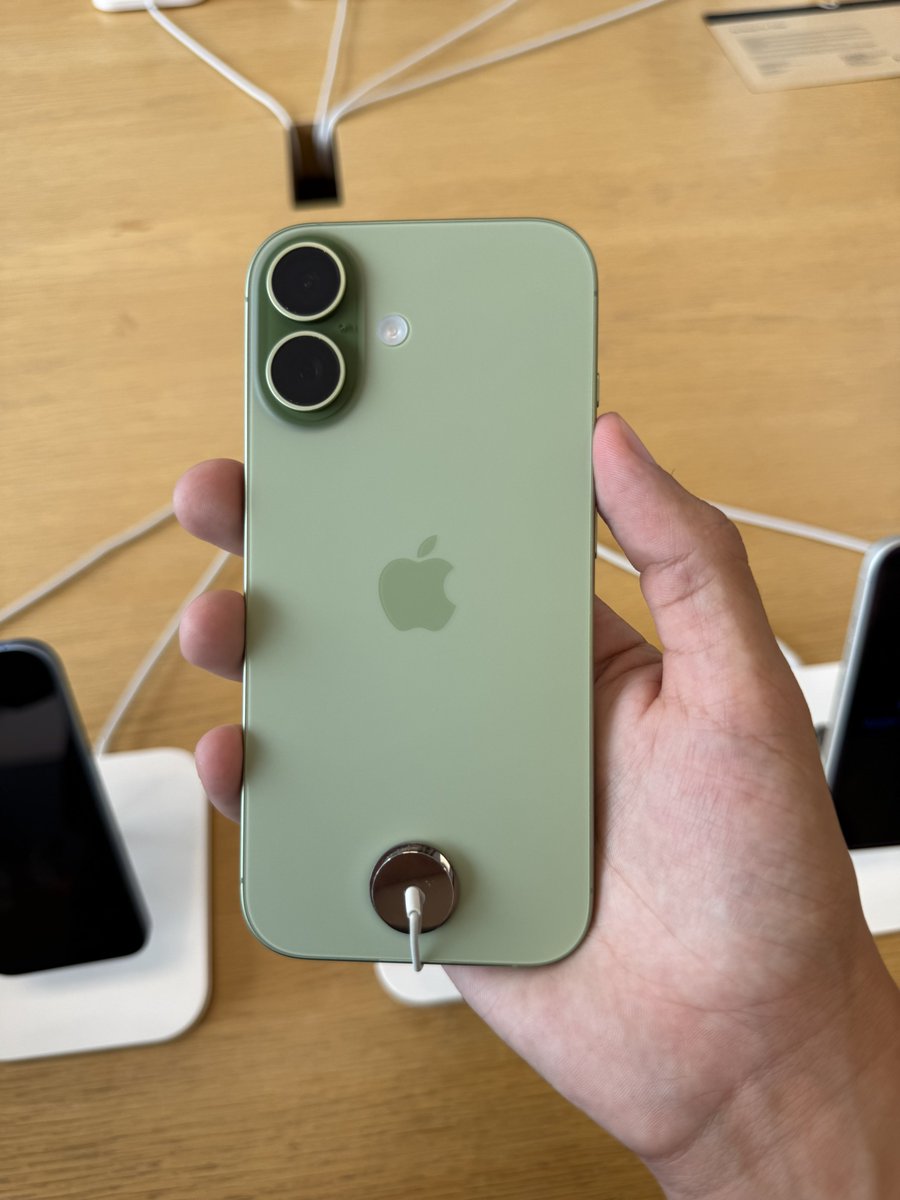 Apple Hub tweet media