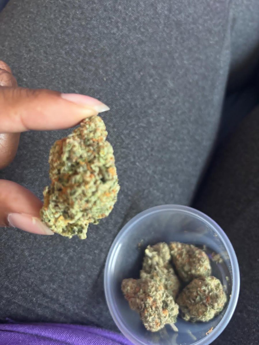 Yls_Pag's tweet image. Nothing like good customer service I purchase a half O and you throw in an extra 8.5 grams 🔥🙌🏾🤏🏾🤏🏾🤏🏾