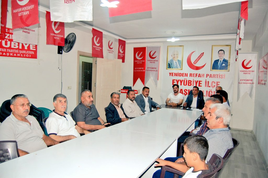 #Eyyübiye📍

İlçe Başkanımız Sn <a href="/rpibrahimkilic/">İbrahim kılıç</a> Bey Öncülüğünde Yönetim Teşkilatımız İle Haftalık Toplantımızı Gerçekleştirdik.

Eğitim Başkanımız Sn. Ahmet YILDI Bey, Merhum Liderimiz Prof. Dr. Necmettin Erbakan Hocamızın hayatını anlatan eğitim programını sundu.
<a href="/erbakanfatih/">Dr. Fatih Erbakan</a>