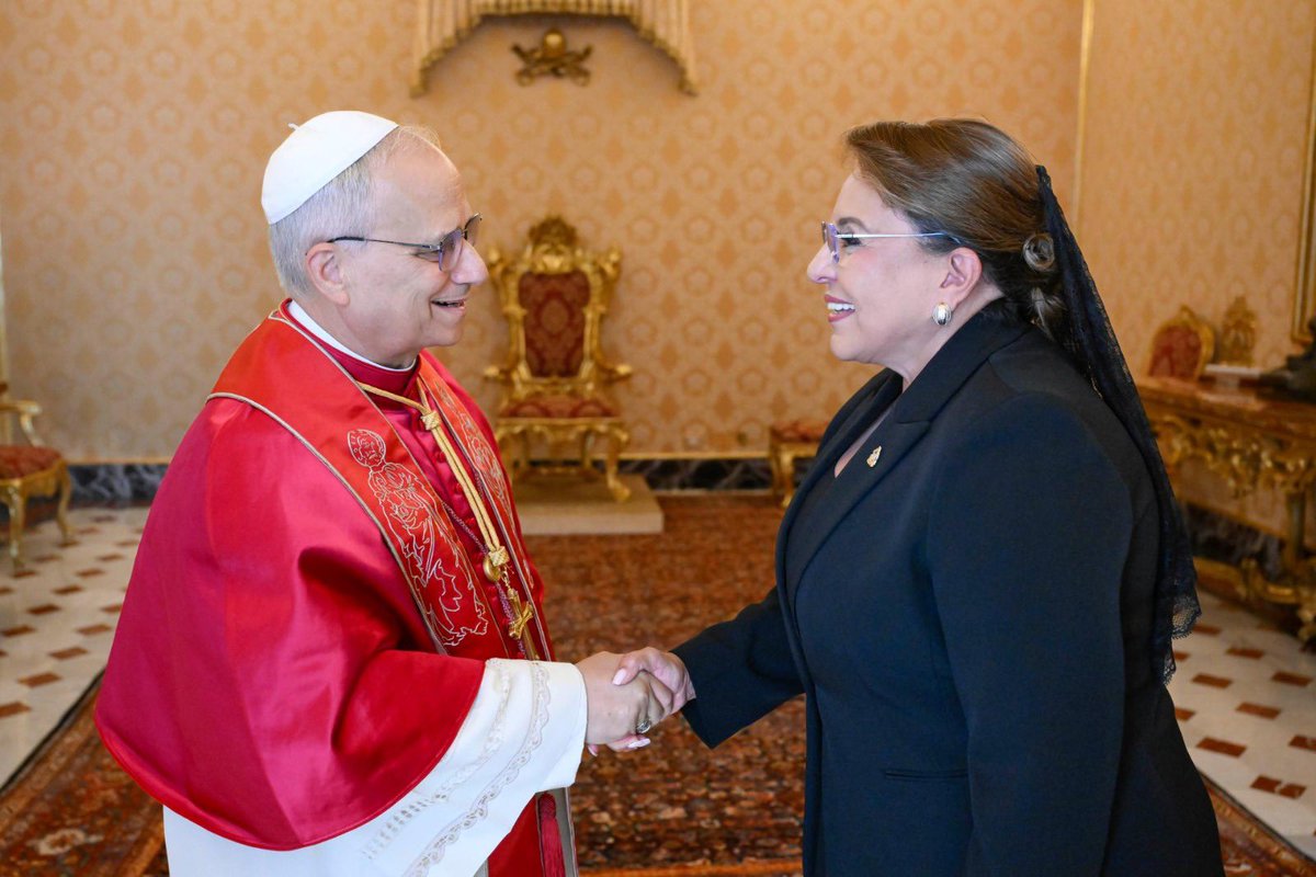 He sostenido una reunión con Su Santidad, el Papa León XIV. Dialogamos sobre los grandes desafíos de nuestro tiempo: reducir desigualdades, defender la democracia y los derechos humanos, y proteger el medio ambiente como casa común de la humanidad.

Coincidimos en que la fe y la