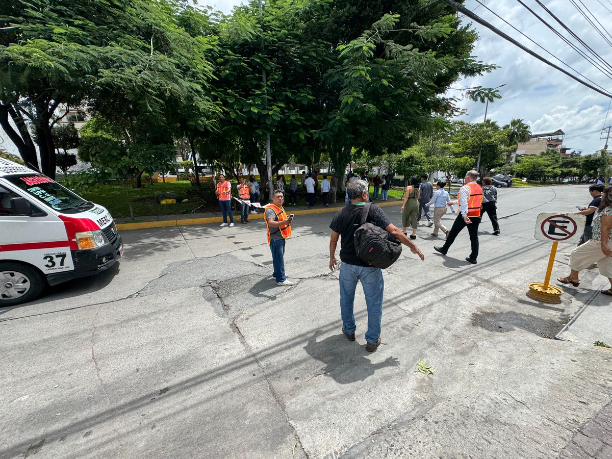 Capaseg_CS's tweet image. Este 19 de septiembre, en atención a la Alerta Sísmica emitida por el Sistema Nacional de Alertas del Gobierno de México, el personal de la #CAPASEG participó con responsabilidad y plena conciencia, reafirmamos nuestro compromiso con la cultura de la prevención.