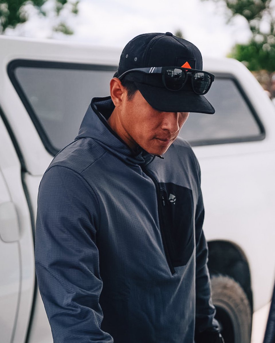 GOHUNT's tweet image. New colorway now available. 

GOHUNT Black Rock Hoodie | The perfect mid-layer grid fleece, packed with technical features to reduce unnecessary weight while regulating your body temperature. 

Snag a Cinder Gray Black Rock today—link in bio.

#gohunt