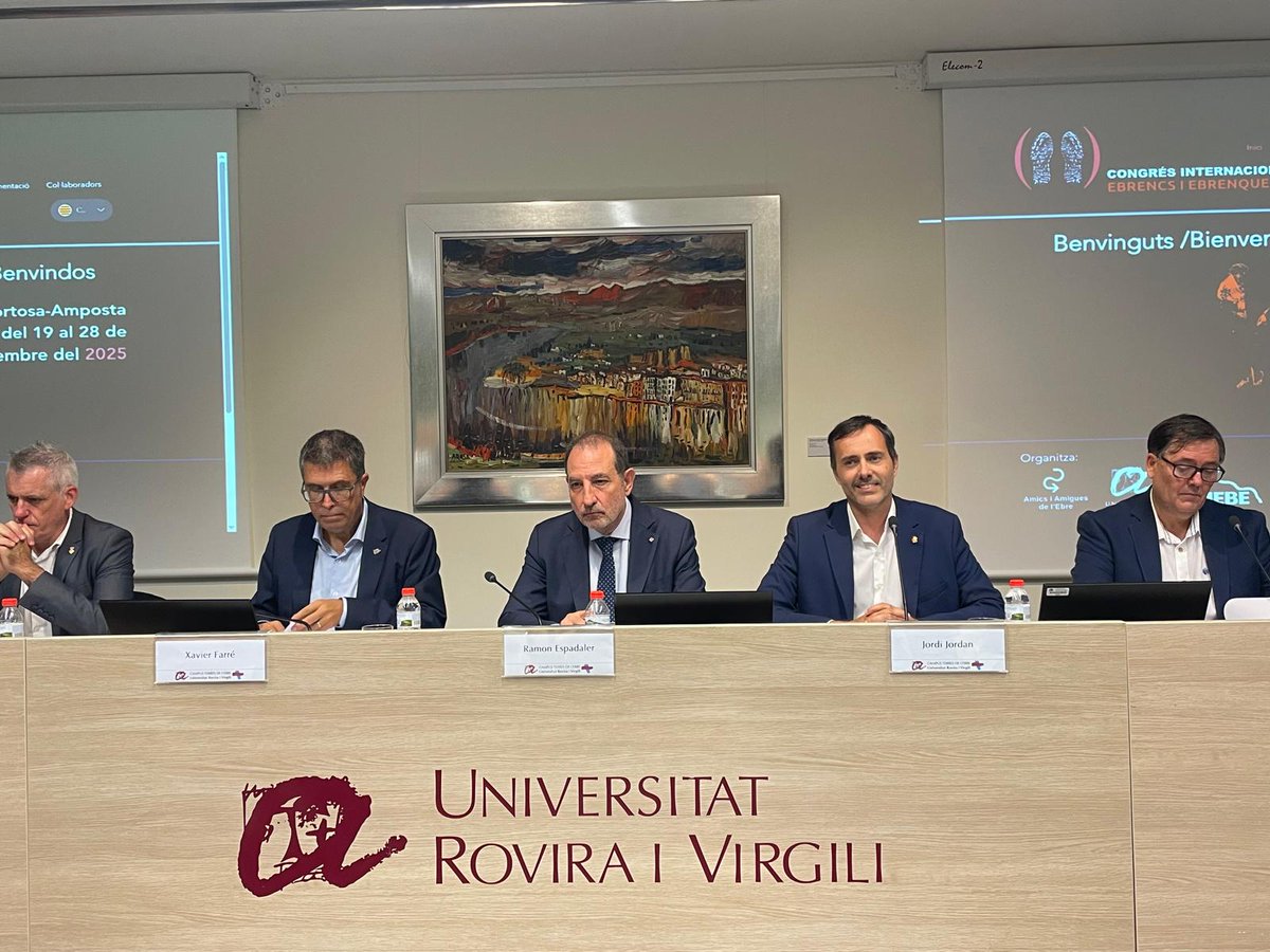 Avui hem tingut la visita del conseller de Justícia i Qualitat Democràtica, Ramon Espadaler, qui ha vingut a Tortosa per presidir la inauguració del Congrés Internacional Ebrencs i Ebrenques a la Segona Guerra Mundial, que organitza Amics i Amigues de l'Ebre.