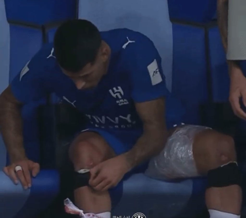 هذا الظهير الصاحي
بمباراتين سجل لك هدفين بأقل مجهود
ماهو الزجاجي الاستعراضي لاعب المنتخب