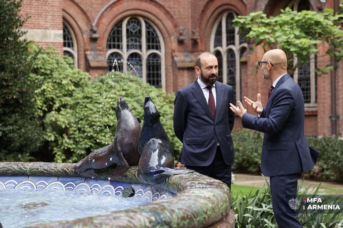 Coming back to <a href="/PCA_CPA/">Permanent Court of Arbitration</a>, emphasized #Armenia’s consistent efforts to further expand our active engagement in int’l legal platforms, the reflection of which was the political will to accede to the founding conventions of the Court. 🇦🇲⚖️

Good conversation w/SG <a href="/Marcin_Czepelak/">Marcin Czepelak</a>.