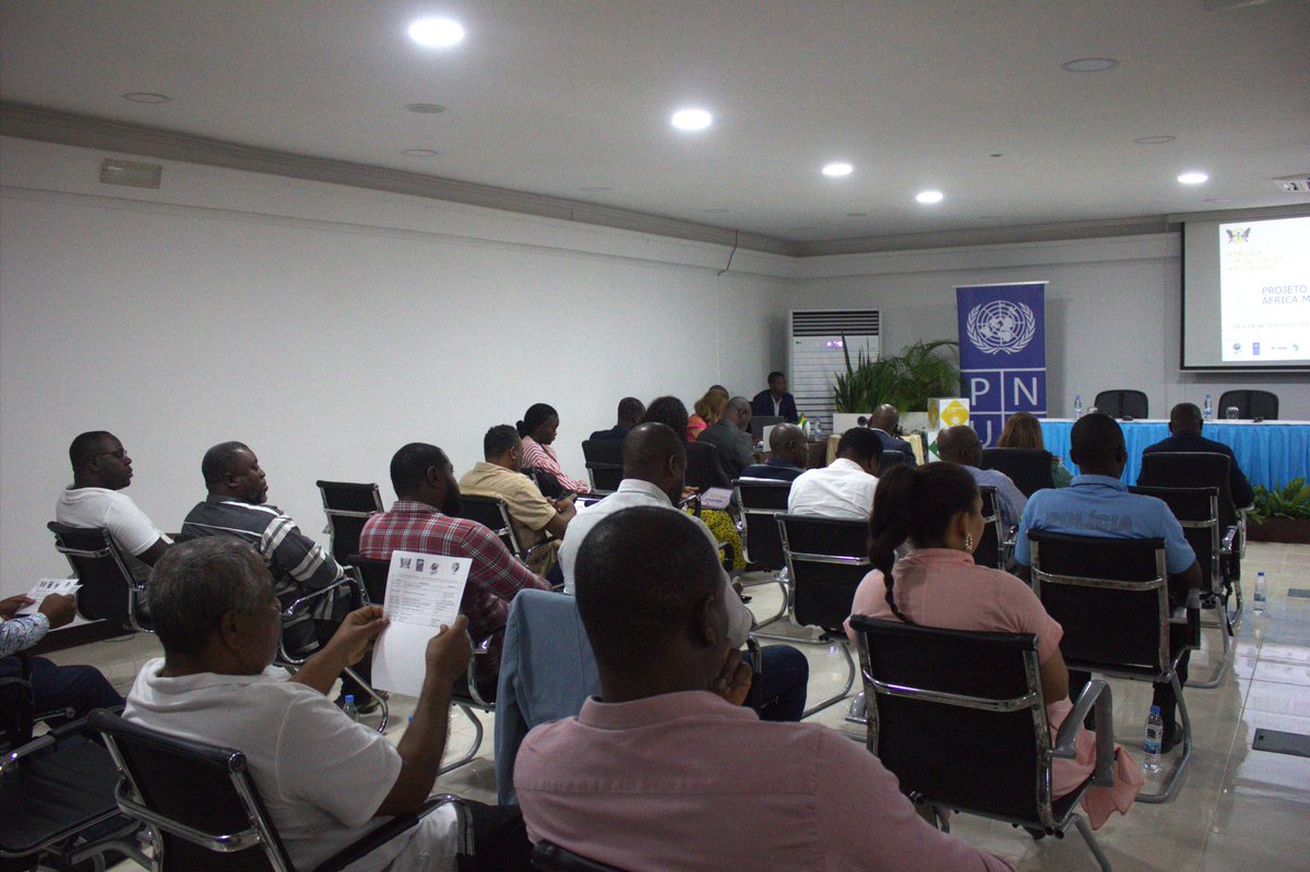 UndpStp's tweet image. The Government of São Tomé &amp;amp; Príncipe, with support from #GEF &amp;amp; #UNDPSTP, launched the #AfricaMinigrid Project to expand access to clean energy.

⚡️ 0.7 MW solar + 1.0 MWh storage
👥 21,800 people (50% women)
🌍 -26,000 tCO₂
A 4-year, $2M step towards an inclusive